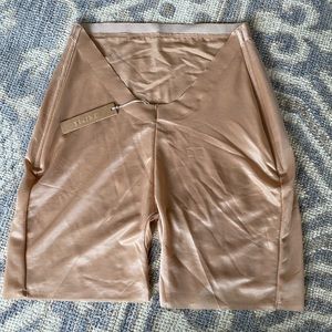 Skims barely there shapewear- low back short- Clay Large